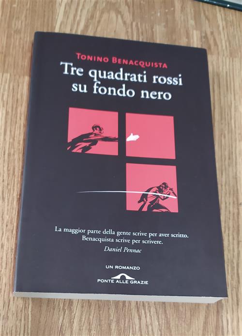 Tre Quadrati Rossi Su Fondo Nero