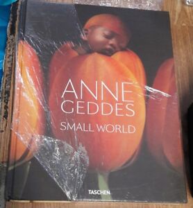 Small World. Ediz. Italiana, Spagnola E Portoghese