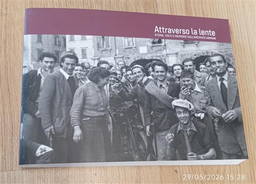 Attraverso La Lente. Storie, Volti E Memorie Dall'archivio Armani Valentina Va